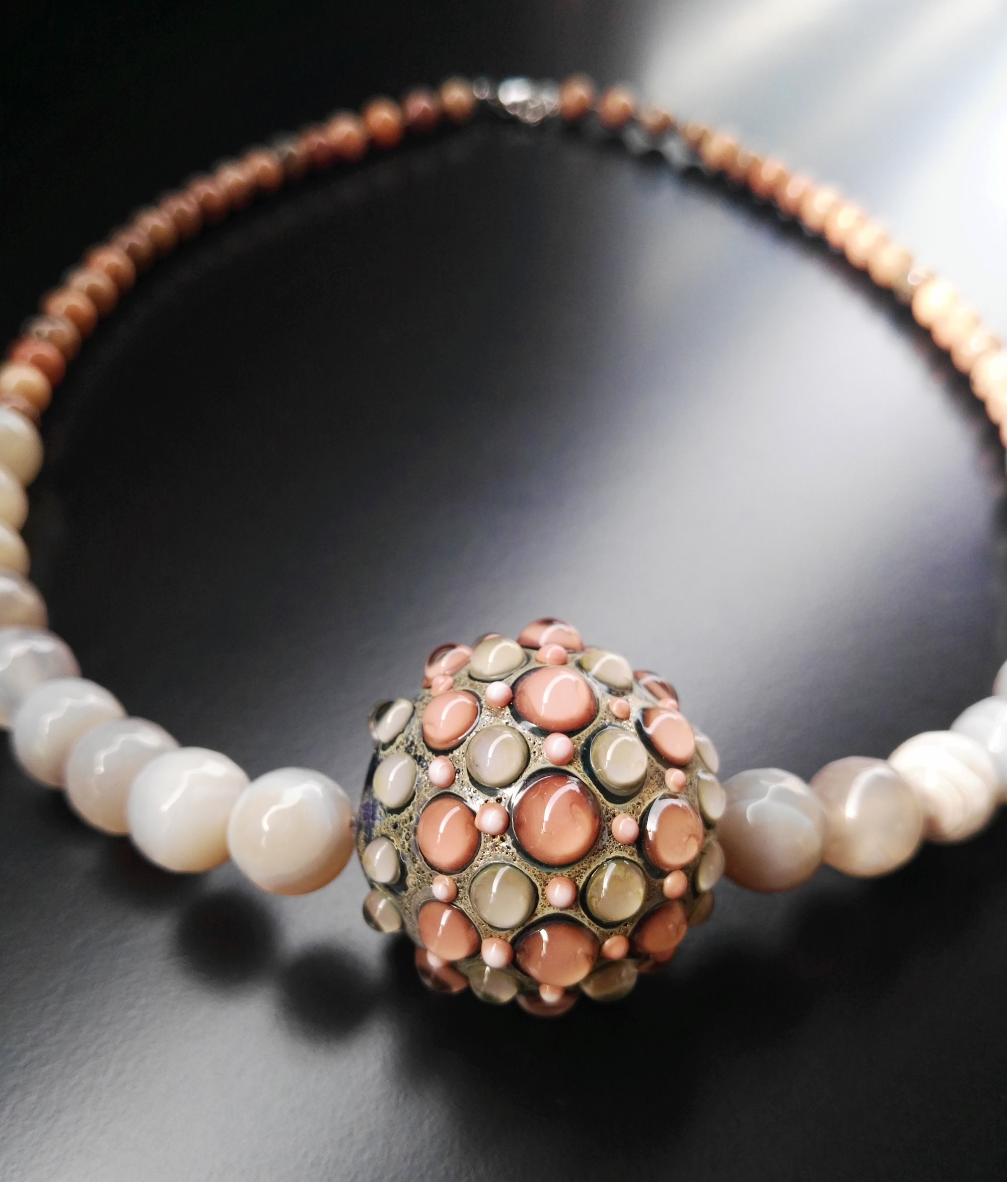 collana fenice in rosa antico e grigio