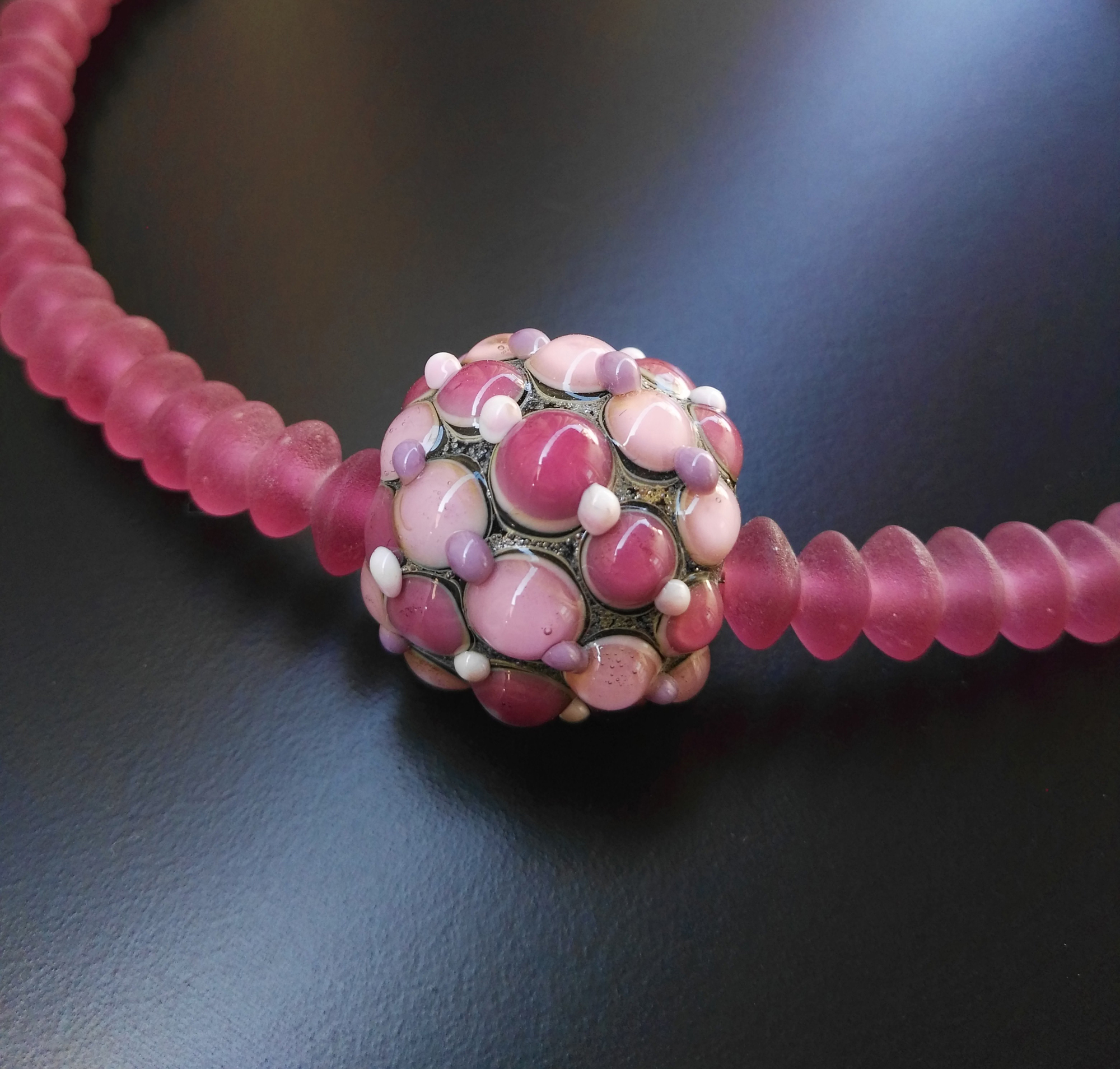 Dettaglio Collana Fenice rosa