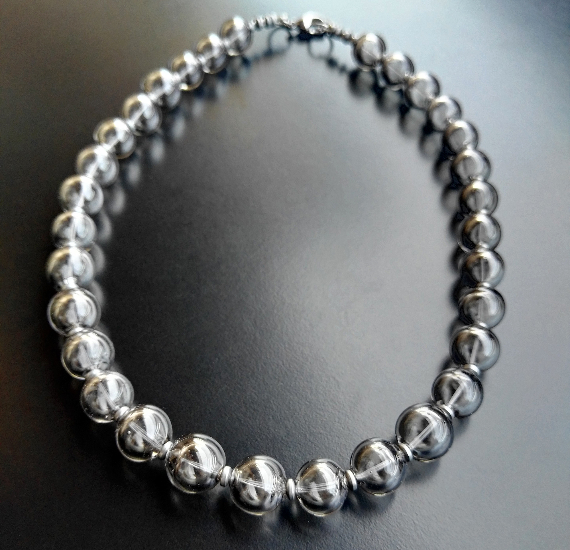 collana-con-perle-in-vetro-soffiato-acciaio-di-Alessia