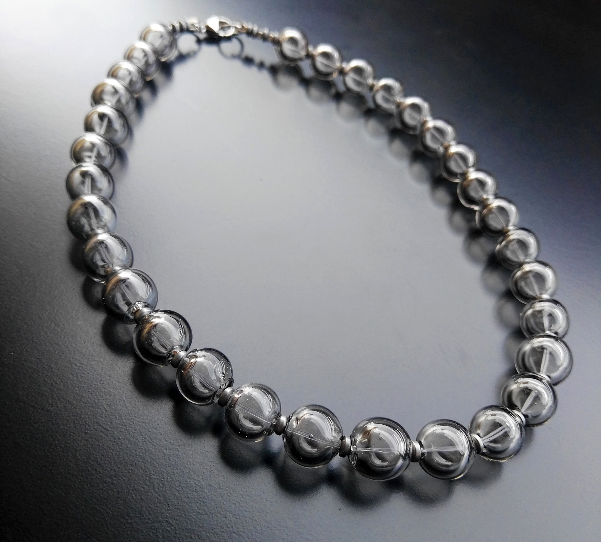collana-con-perle-in-vetro-soffiato-acciaio-di-Alessia