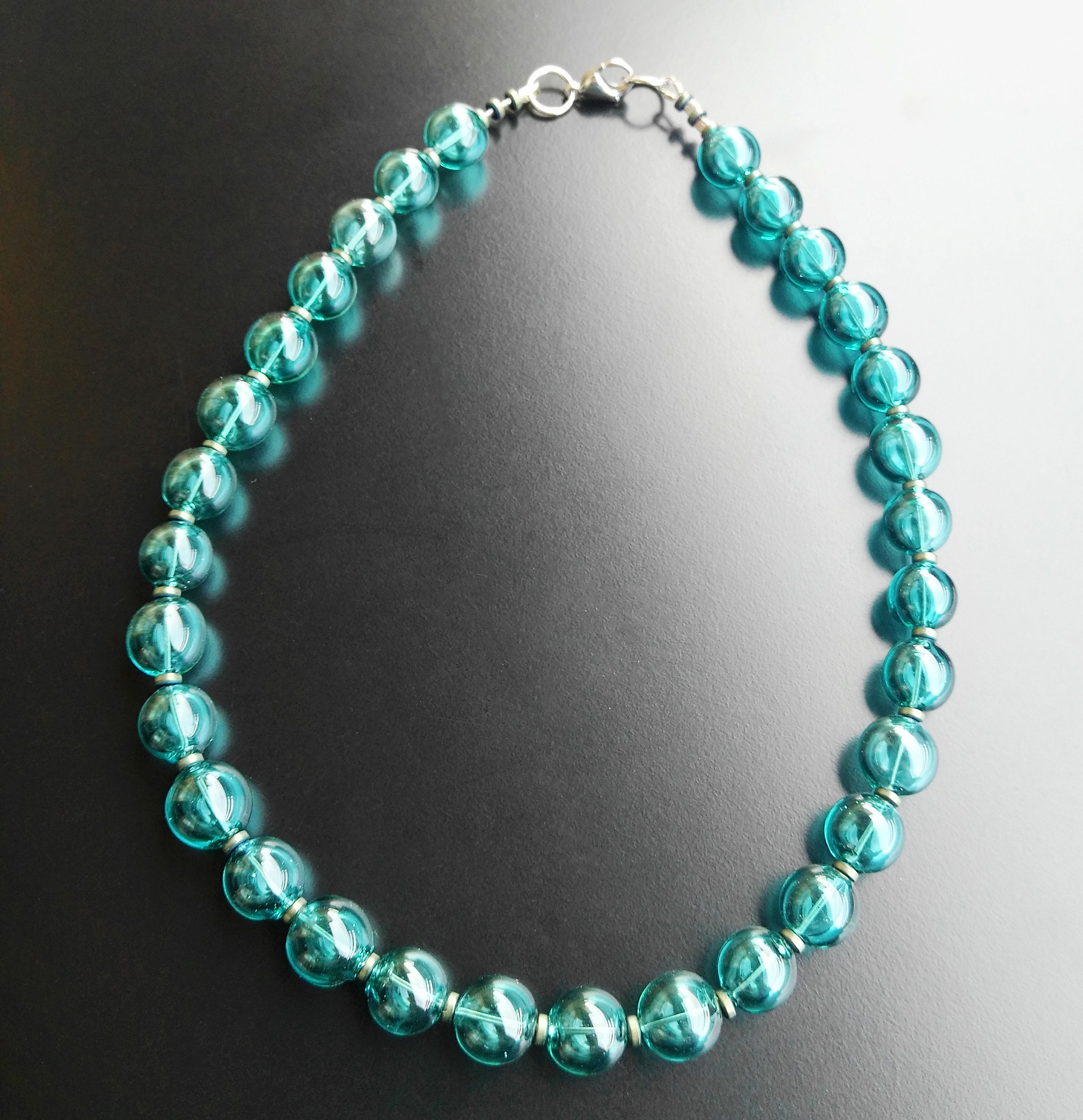 collana-con-perle-in-vetro-soffiato-verde-marino-di-Alessia-Fuga