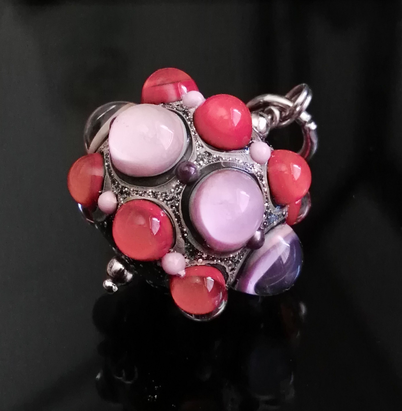perla piccola in vetro di murano rosa e corallite di Alessia Fuga