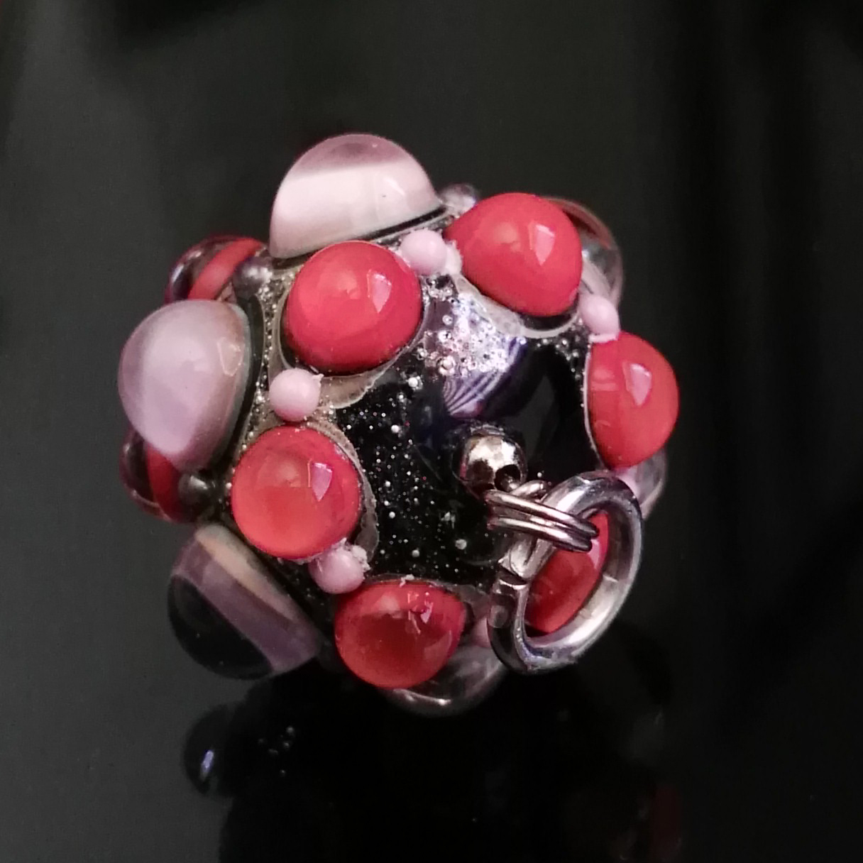 perla piccola in vetro di murano rosa e corallite di Alessia Fuga