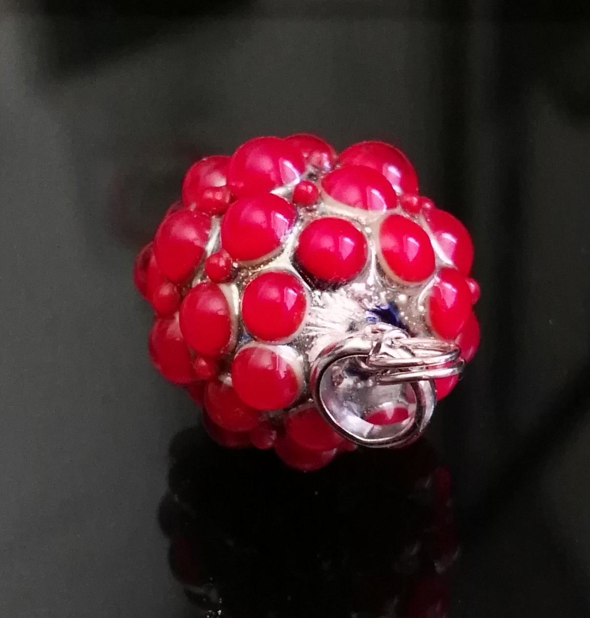 perla piccola in vetro di murano rosso di Alessia Fuga