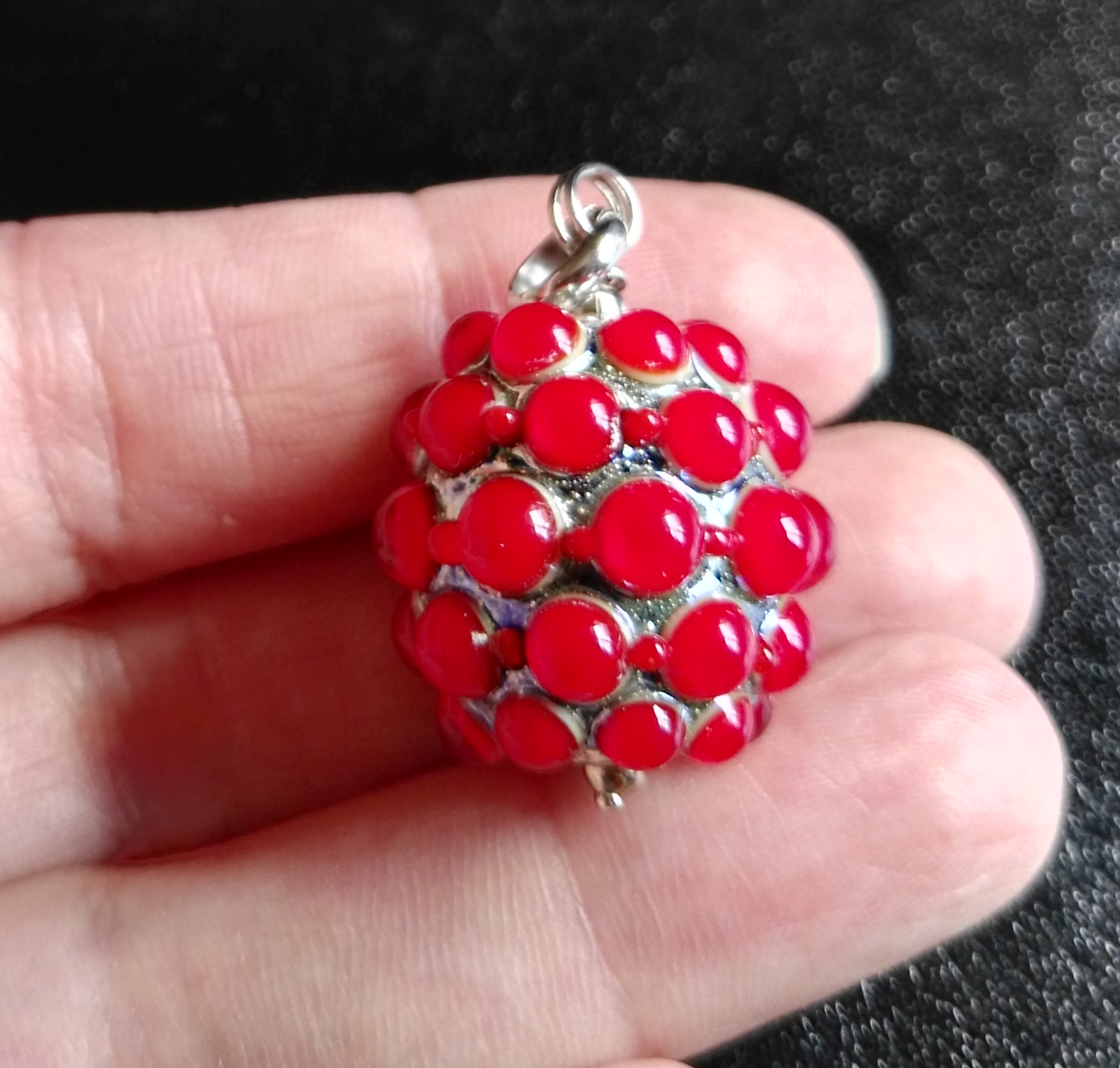perla piccola in vetro di murano rosso di Alessia Fuga