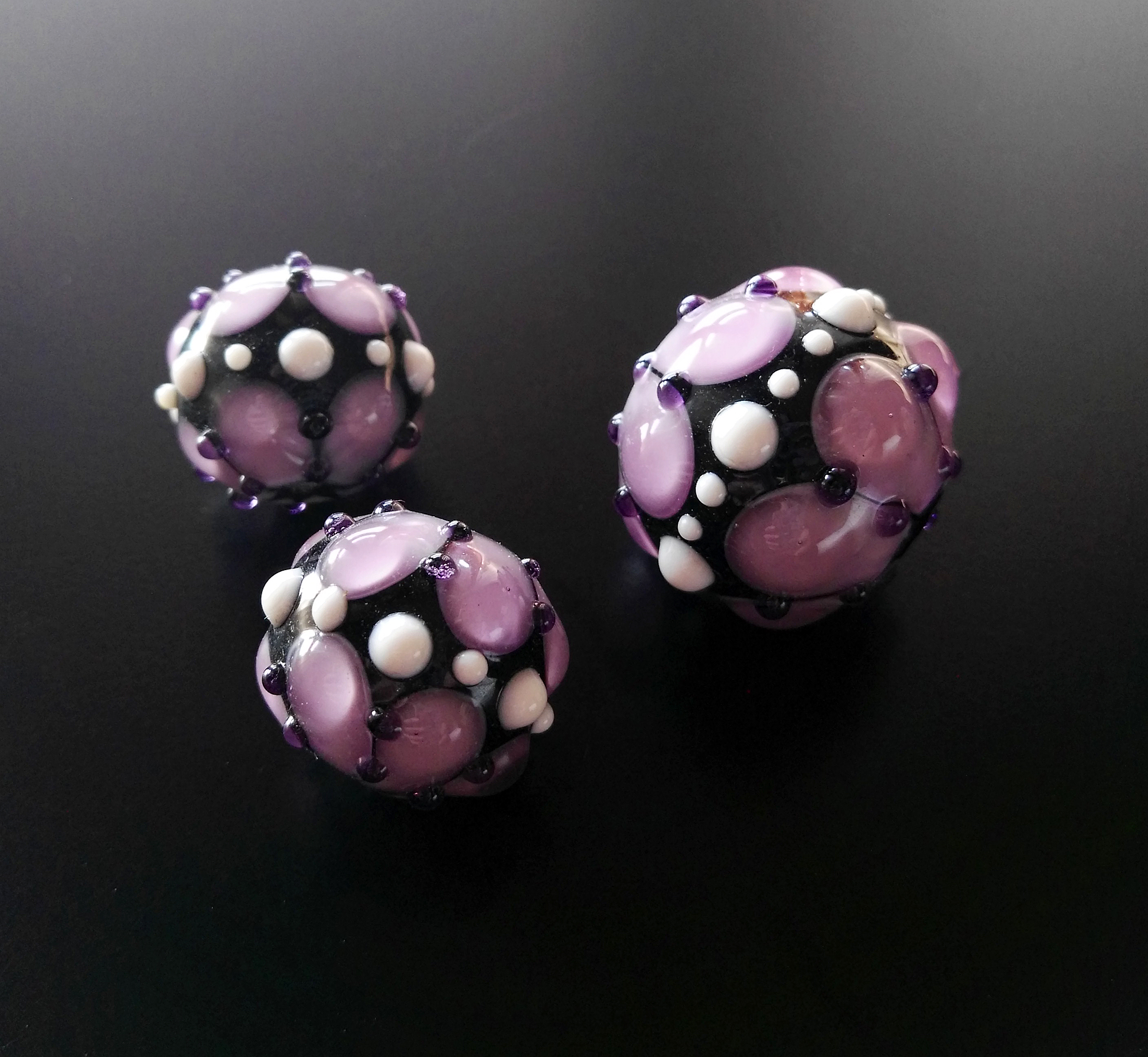 Set di perle in vetro color ametista fatte a mano da Alessia Fuga - murano glass beads set handmade by Alessia Fuga