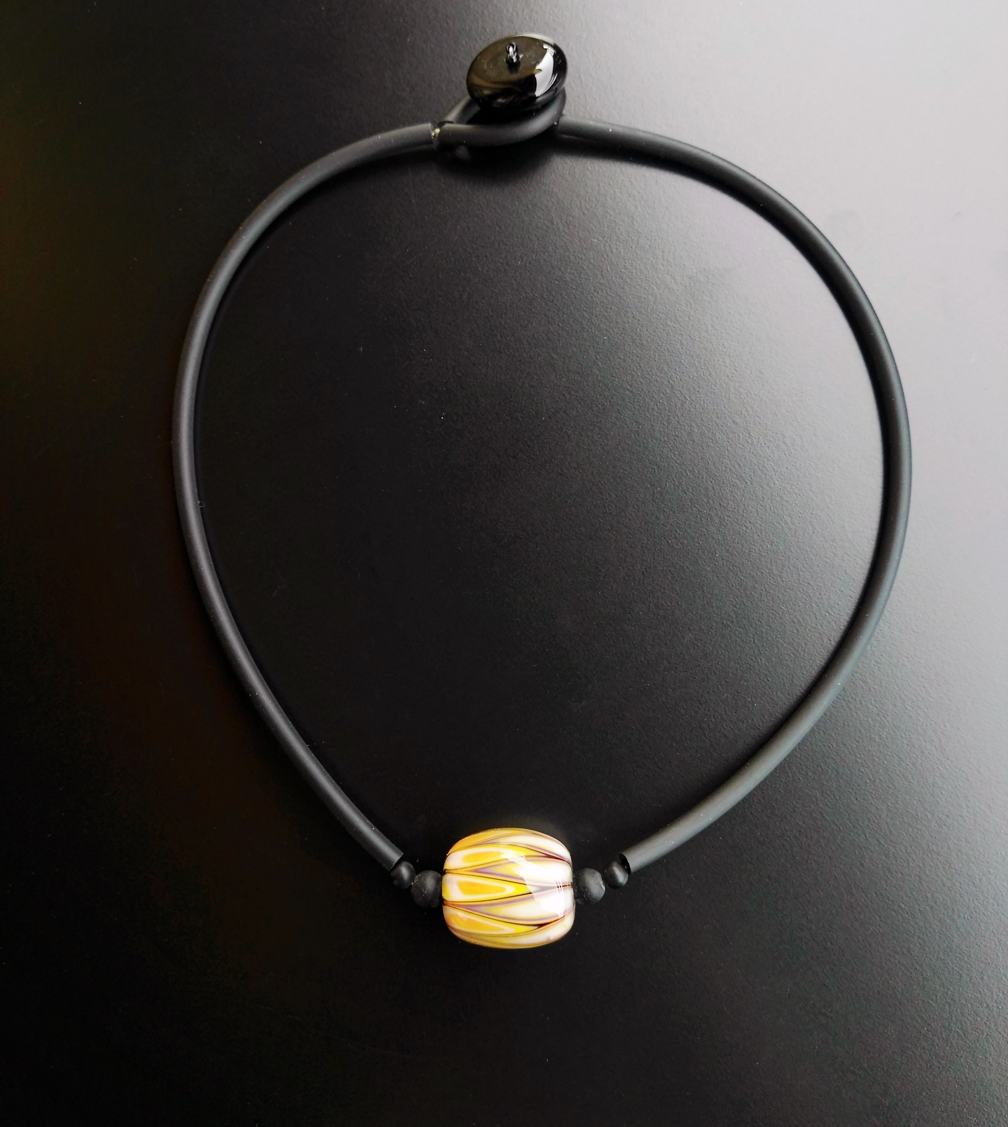 Spicchio glass bead
