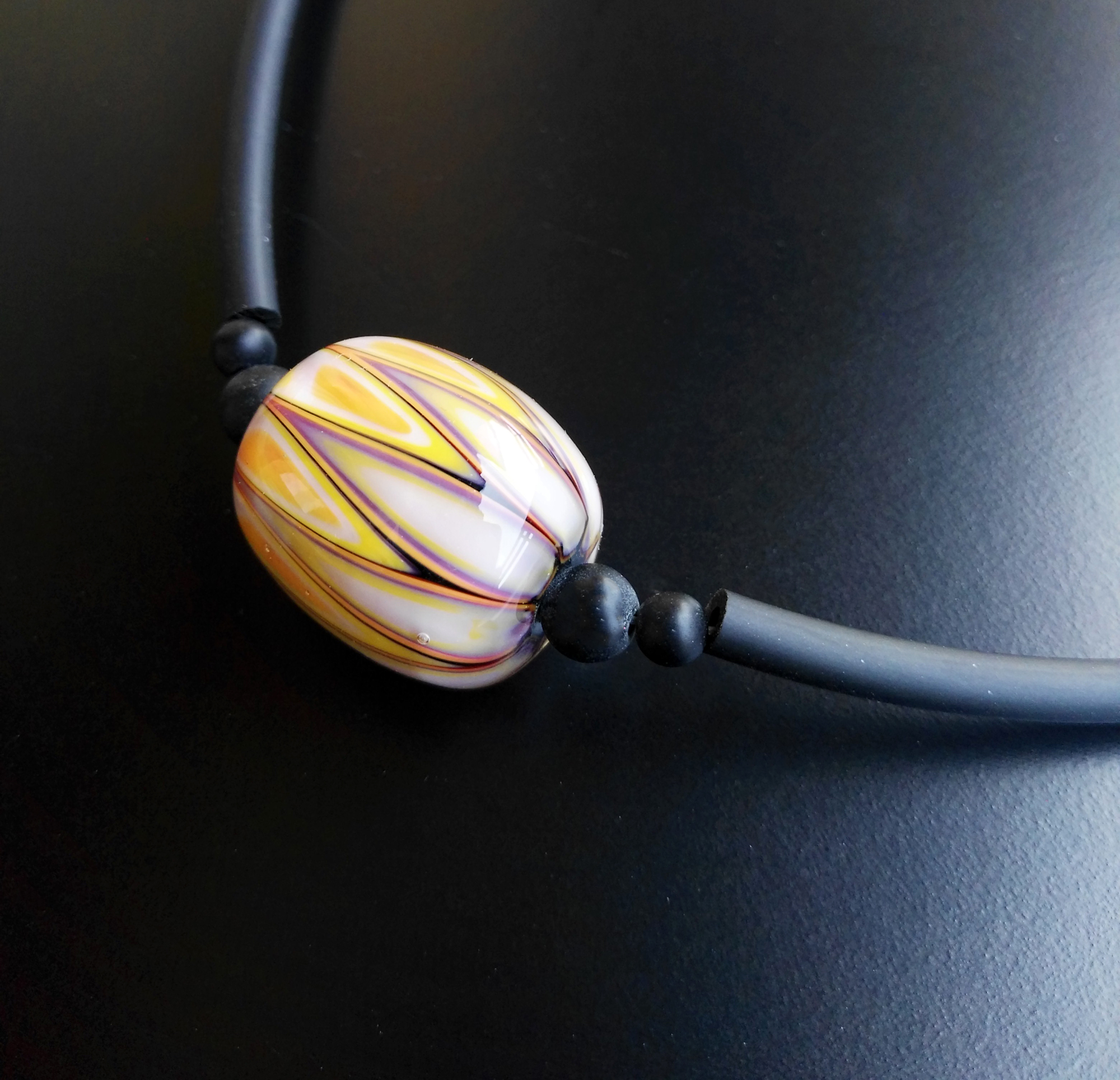 Spicchio glass bead