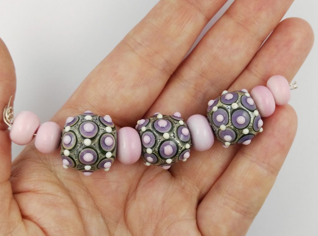 Lampwork "Fenice" beads set in pink