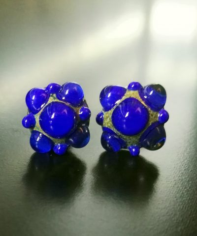 [:it]Murano glass earrings orecchini in vetro di Murano[:en]orecchini-bottone-blu-Alessia-Fug[:]