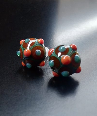 [:it]Murano glass earrings orecchini in vetro di Murano[:en]orecchini-bottone-caramello-corallite-Alessia-Fuga[:]