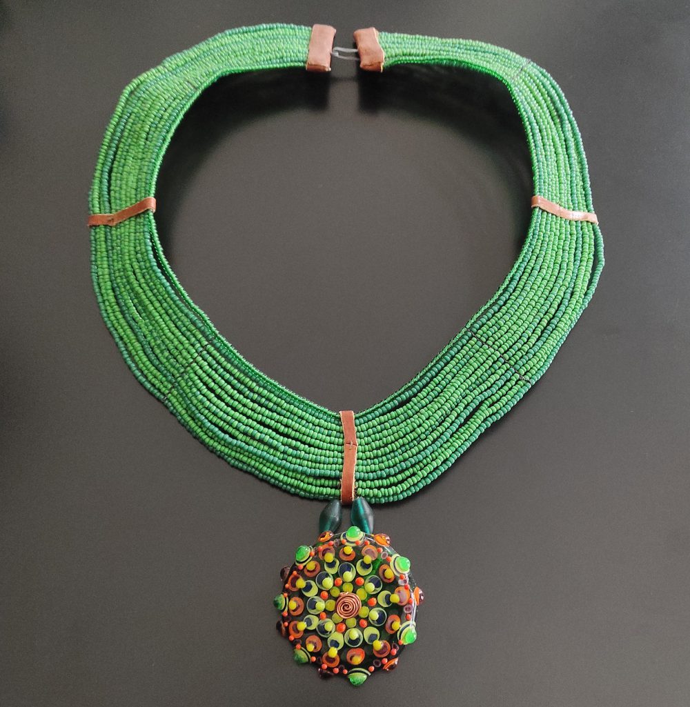 Collana-africana-e-perla-in-vetro-di-Murano